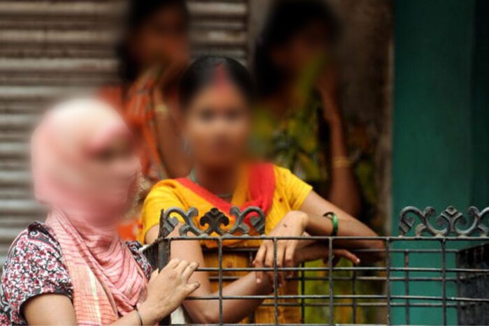 मेरठ कबाडी बाजार : पश्चिम उत्तर प्रदेशचं मोठं शहर असलेल्या मेरठमध्ये असलेला कबाडी बाजार खूप जुना रेड लाईट एरिया आहे. इंग्रज असल्यापासून इकडे वेश्या व्यवसाय चालतो. या भागात शरीर विक्री करण्यासाठी असलेल्या बहुतेक महिला नेपाळी आहेत. 