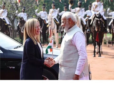  इटलीच्या पंतप्रधान जॉर्जिया मेलोनो यांनी भारतात पंतप्रधान नरेंद्र मोदींची भेट घेतल्यानंतर त्यांचं भरभरून कौतुक केलं आहे.