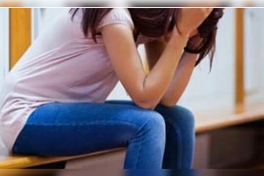 धक्कादायक! मंदिराच्या दारातच रशियन मुलीसोबत नको ते कृत्य केलं अन्…