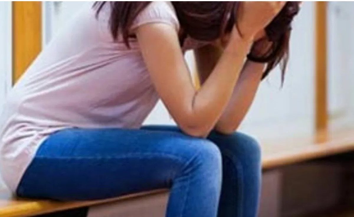 धक्कादायक! मंदिराच्या दारातच रशियन मुलीसोबत नको ते कृत्य केलं अन्…