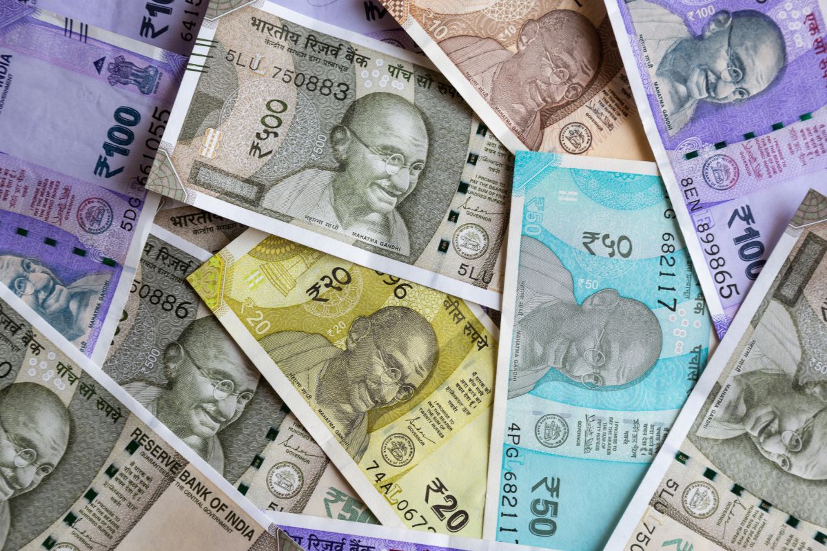 घरात अशा ठिकाणी पैसे, दागिने कधीही ठेवू नयेत