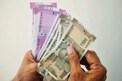 गुंतवणुकीत नुकसान होऊ शकतं, या राशीच्या लोकांनी पैशांचे व्यवहार विचारपूर्वक करा