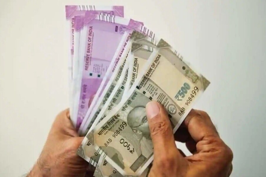  शहरातील 20,000 हून अधिक सरकारी कर्मचाऱ्यांसाठी आनंदाची बातमी आहे. या अधिसूचनेमुळे यूटी कर्मचाऱ्यांच्या वेतनश्रेणी आणि सेवा शर्तींमध्येही बदल करण्यात आले आहेत. आता 58 व्या वर्षी नाही तर 60 व्या वर्षी रिटायरमेंट घेता येणार आहेत. केंद्रीय कर्मचाऱ्यांना धक्का! 18 महिन्यांची थकबाकी DA मिळणार नाही. 