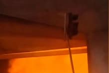 11 कामगार दुकानात झोपले अन् अचानक उडाला आगीचा भडका, 2 जणांचा दुर्दैवी मृत्यू 11 कामगार दुकानात झोपले अन् अचानक उडाला आगीचा भडका, 2 जणांचा दुर्दैवी मृत्यू