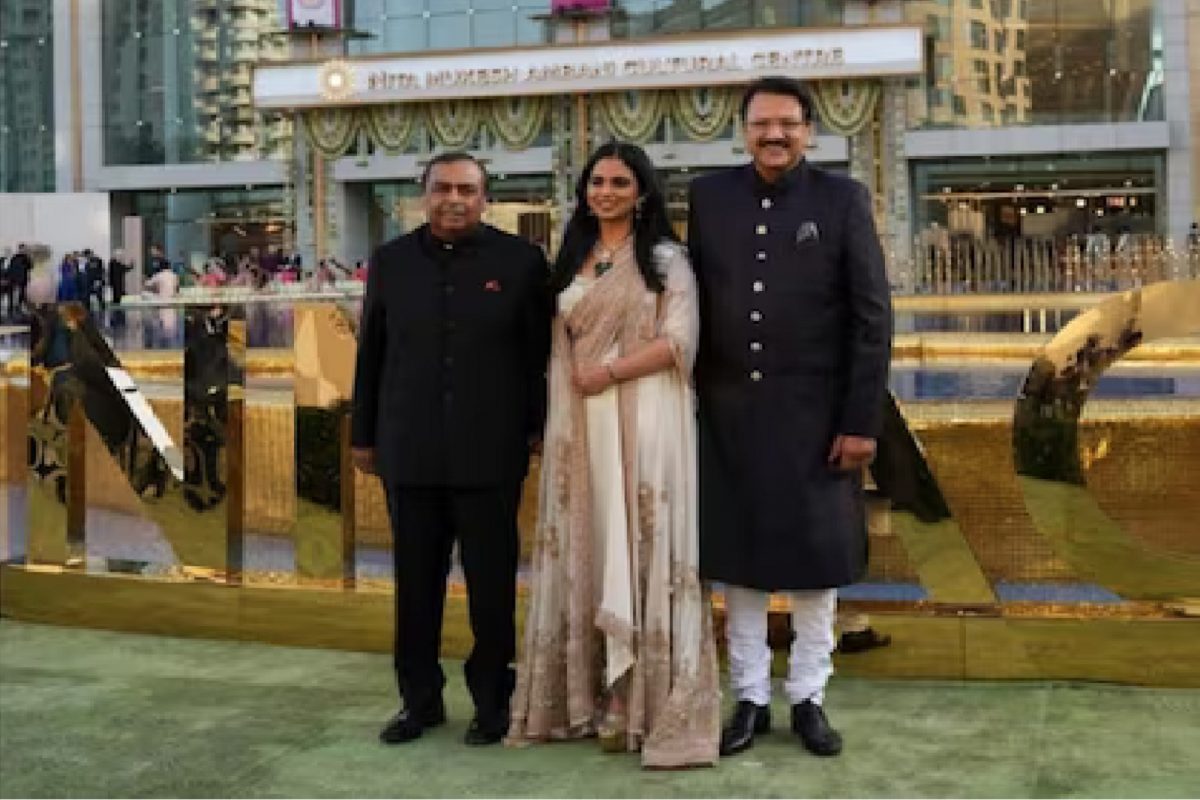 नीता अंबानींच्या कल्चर सेंटरमध्ये पोहोचले देशविदेशातील सेलिब्रिटी; कोणीकोणी लावली उपस्थिती पाहा