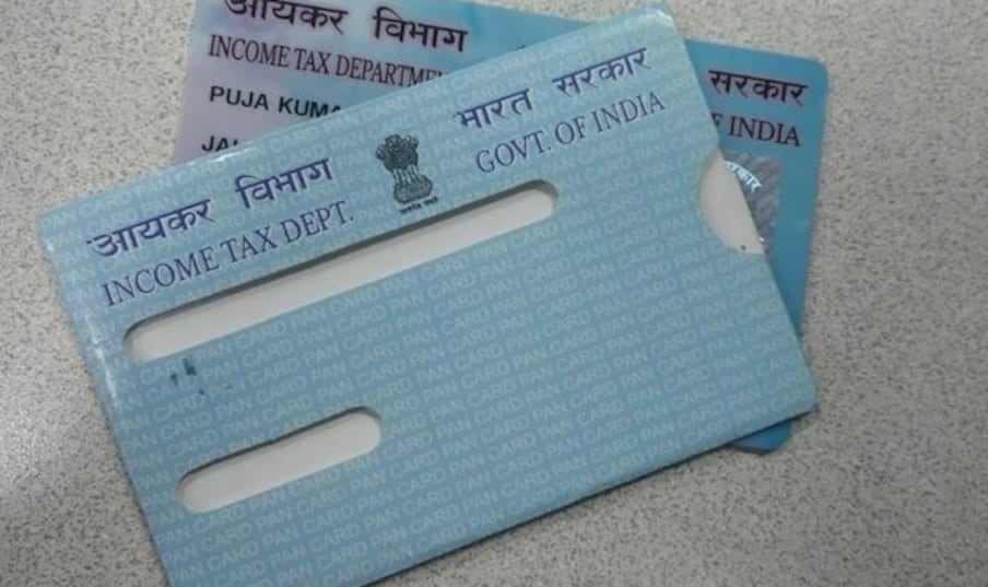 तुम्ही अजून पॅन आणि आधार कार्ड लिंक केले नसेल तर 31 मार्चपूर्वी करा. अन्यथा 1एप्रिलपासून तुमच्या पॅनचा काहीही उपयोग होणार नाही. यानंतर तुम्ही आयकर रिटर्न भरू शकणार नाही. 1 एप्रिलपासून हे काम करण्यासाठी तुम्हाला 10,000 रुपये दंड भरावा लागेल.,[object Object]