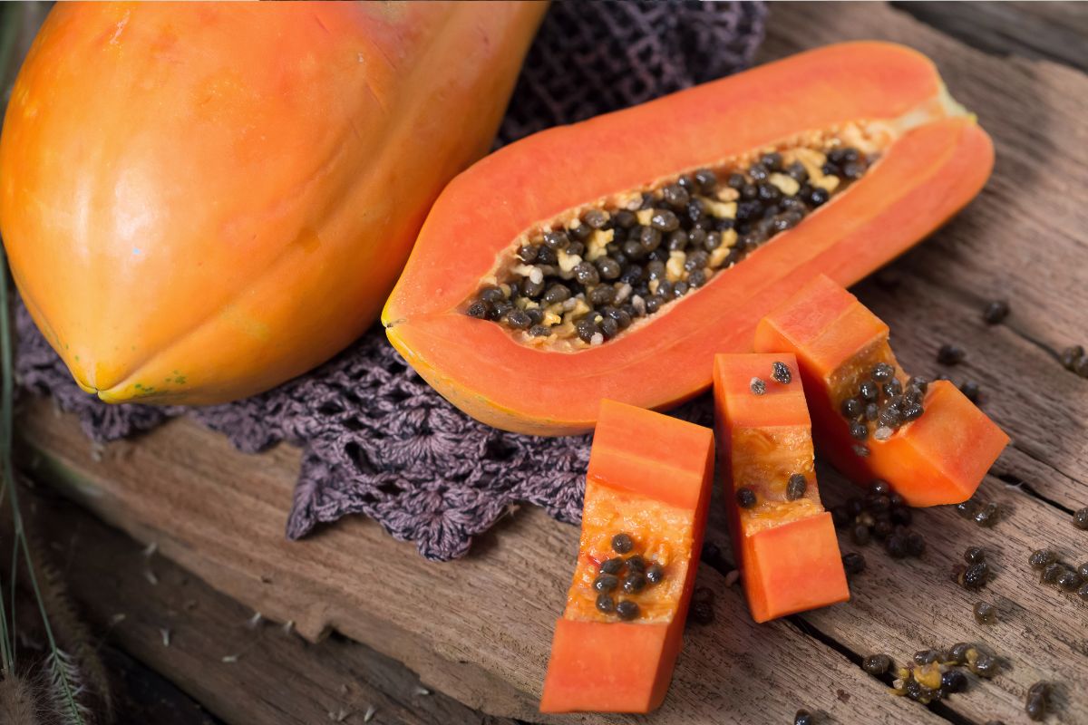 मजबूत केसांसाठी घराच्या घरी प्रोटीन ट्रीटमेंट! अशाप्रकारे करा पपईचा वापर