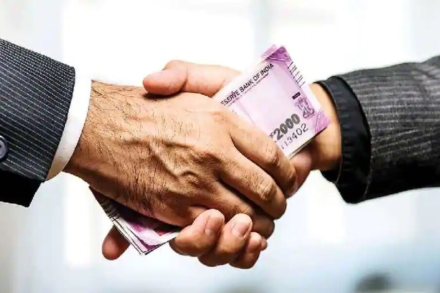 सरकारने वाढवले बचत योजनांचे लक्ष्य : नॅशनल सेव्हिंग्स स्मॉल फंड (NSSF) च्या गरजाही सरकार चांगल्या प्रकारे ओळखते. यामुळेच 1 फेब्रुवारी रोजी सादर करण्यात आलेल्या अर्थसंकल्पात सरकारने पुढील आर्थिक वर्षासाठी NSSF चे लक्ष्य वाढवले ​​आहे. चालू आर्थिक वर्षात NSSF मार्फत 4.39 लाख कोटी रुपये उभारण्यात आले होते. तर पुढील आर्थिक वर्षात 4.71 लाख कोटी रुपये उभारण्याचे उद्दिष्ट ठेवण्यात आले आहेय. 