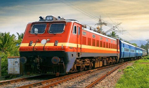 झारखंडमधील पलामूमध्ये एक धक्कादायक घटना समोर आली आहे. घरगुती वादातून एका महिलेने तीन मुलांसह रेल्वेखाली येत आत्महत्या केली आहे. 