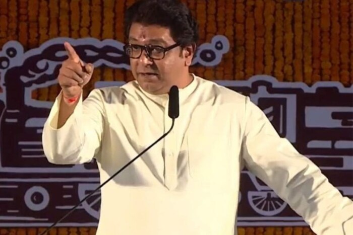 राज ठाकरेंचं प्राथमिक आणि शालेय शिक्षण हे मुंबईतील बालमोहन विद्या मंदिरमध्ये पूर्ण झालं. नुकत्याच झालेल्या एका मुलाखतीमध्ये राज ठाकरेंनी याच शाळेतील आपल्या काही आठवणी सांगितल्या होत्या. यामध्ये त्यांनी बाळासाहेब ठाकरे यांचेही काही किस्से सांगितले होते. 