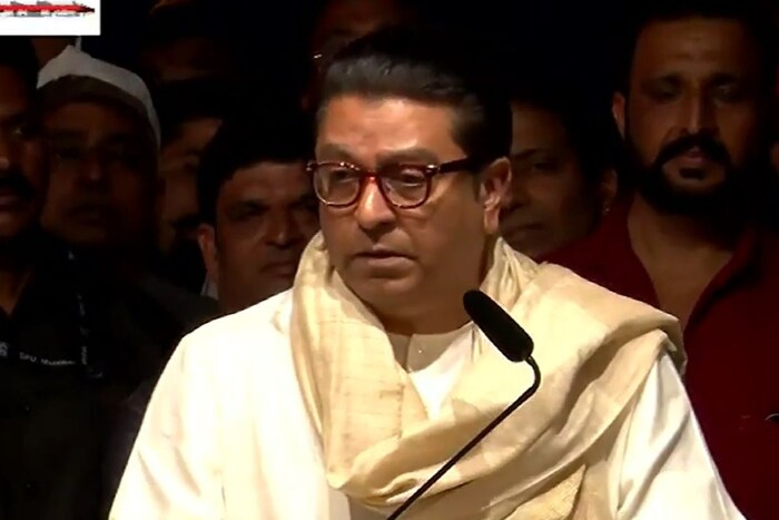 राज ठाकरेंचा दहावीचा निकाल ज्या दिवशी लागणार होता त्यादिवशी राज ठाकरे प्रचंड घाबरले होते असं त्यांनी एका मुलाखतीत सांगितलं. तसंच दहावीचं शिक्षण झाल्यावर त्यांनी फार अभ्यासाच्या मागे न लागता कलेची वाट धरली. 