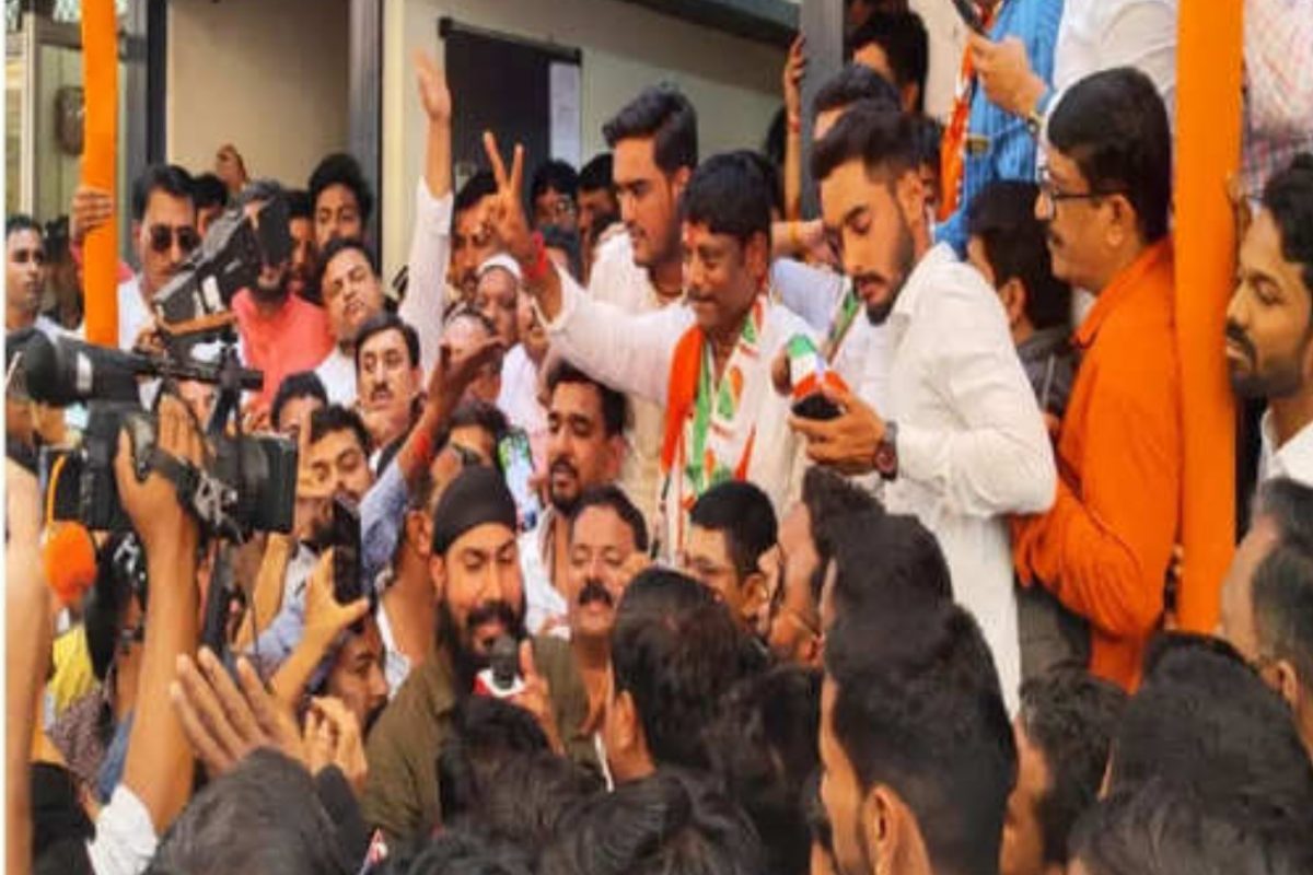 Ravindra Dhangekar : कसब्यामध्ये नेमकं काय काय घडलं? भाजपला धूळ चारल्यानंतर धंगेकरांनी सगळंच सांगितलं!