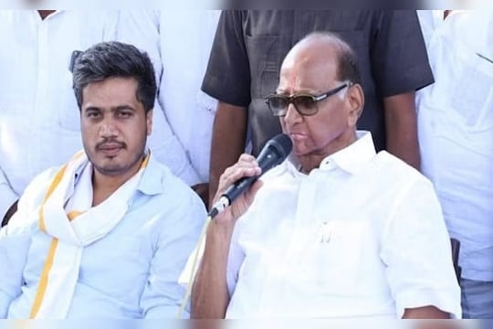 Rohit Pawar Baramati Agro : रोहित पवारांच्या अडचणीत वाढ, अखेर बारामती ॲग्रो कारखान्यावर गुन्हा दाखल