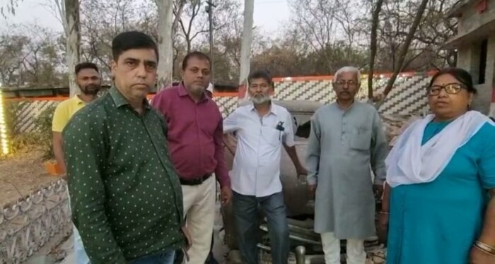 नेताजींच्या वास्तुंकडे दुर्लक्ष केल्याचा आरोप करत लोकांनी आंदोलन केल्याची चर्चा आहे. या संदर्भात त्यांनी बीसीसीएलचे सीएमडी समीरन दत्ता यांची लवकरच भेट घेऊन त्यांना याबाबत माहिती देण्यास सांगितले.