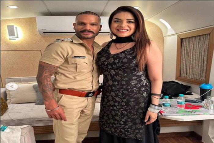  कुंडली भाग्य या मालिकेतील काही कलाकारांसोबत शिखरने फोटो व्हायरल झाल्यामुळे तो लवकरच या मालिकेतून प्रेक्षकांच्या भेटीला येऊ शकतो असे बोलले जात आहे. 