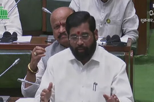 'सत्तेतून पायउतार झाल्यानंतर तुमच्या डोळ्यात अंधारी आली आहे. त्यामुळे आमचे काम दिसत नाही