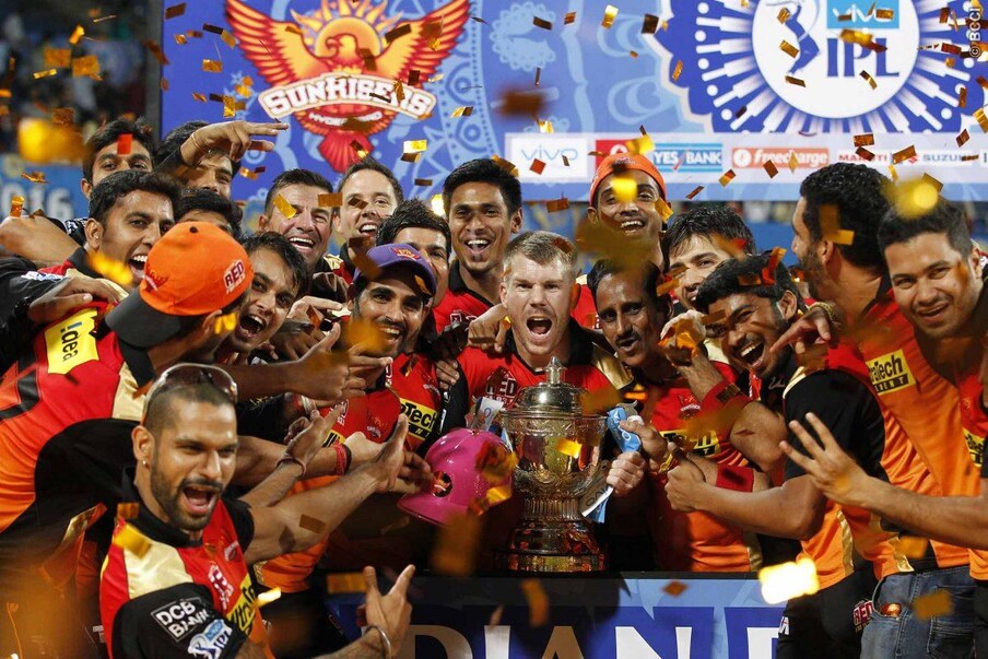 सनरायजर्स हैद्राबाद या संघाने 2016 रोजी आयपीएलची ट्रॉफी आपल्या नावावर केली. 