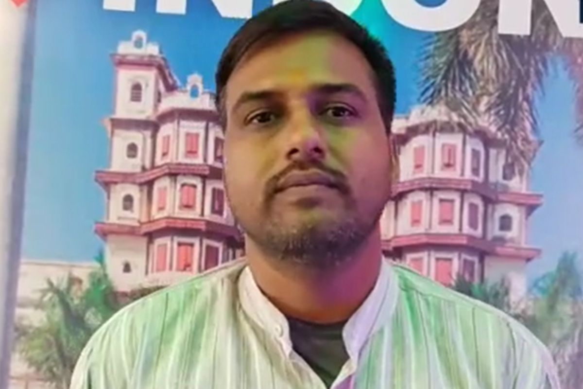 अवघ्या 1 रुपयात शिकवतात 'हे' शिक्षक