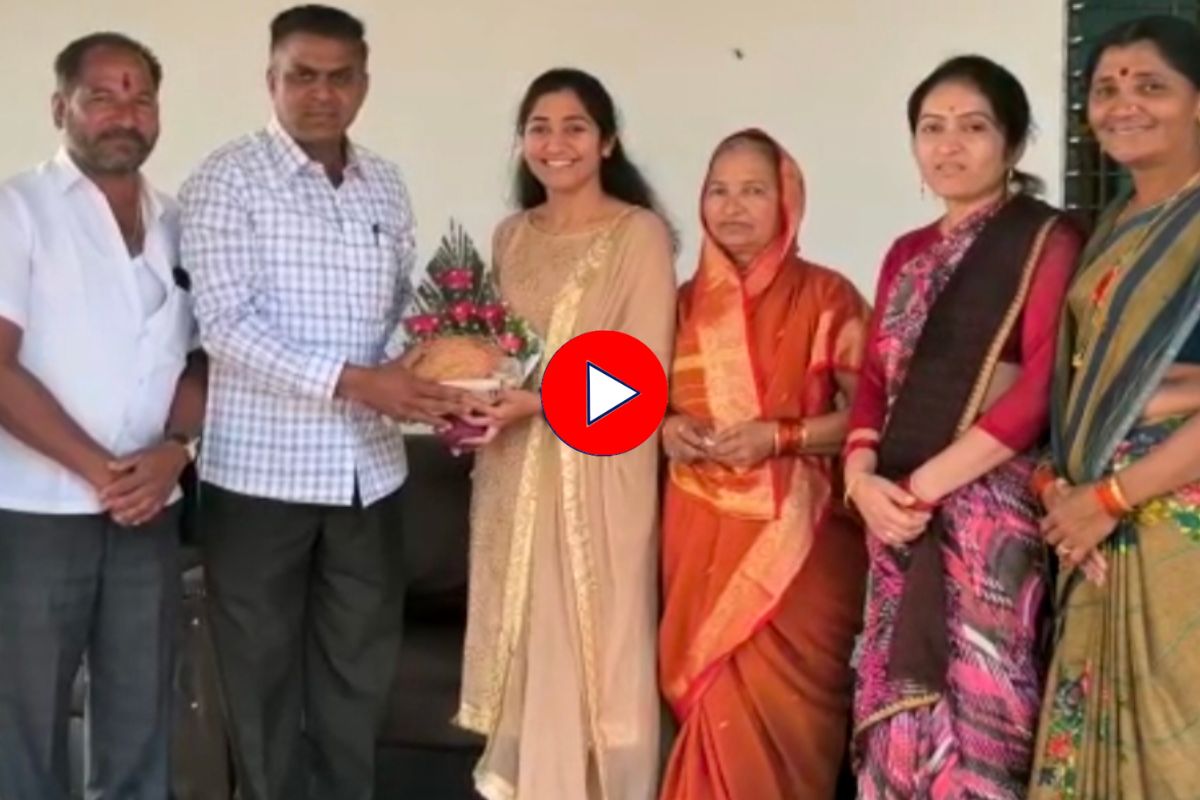 MPSC Success Story : नाशिकच्या मुलीनं करुन दाखवलं! अपयशानंतरही न खचता झाली उपजिल्हाधिकारी, Video