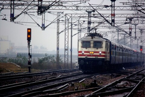 मुंबईतल्या एक्सप्रेस ट्रेनच्या हॉल्टमध्ये बदल होणार