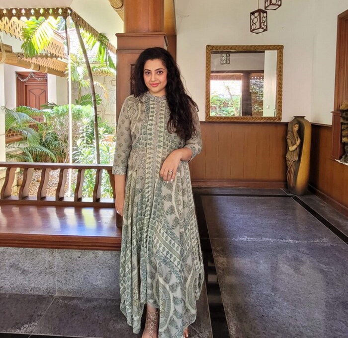 त्यांनतर आता धनुष दुसरं लग्न करत असल्याच्या चर्चा सुरु आहेत. 