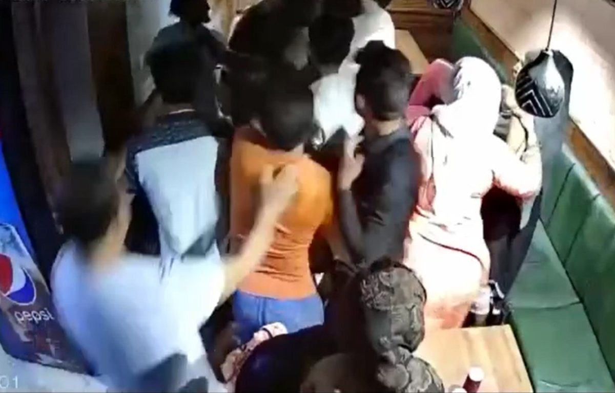 Uttar Pradesh Crime : त्याला मार मार मारत होते अन् ती विनवणी करत होती, पण.. भयानक घटनेचा LIVE VIDEO