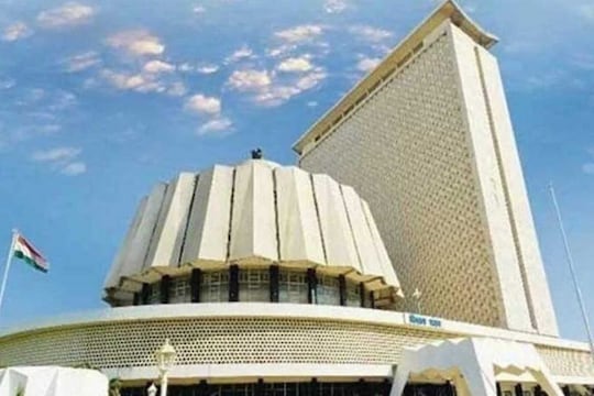 विधान परिषदेच्या सुरक्षेतील सर्वात मोठी त्रुटी 