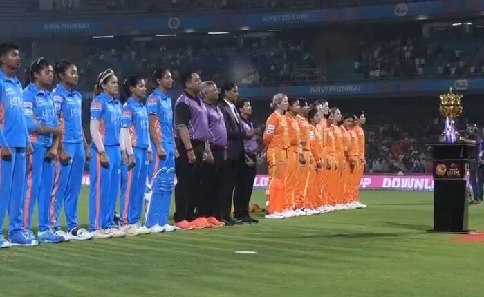 पहिली अंपायर - पहिल्या महिला प्रीमियर लीगमध्ये वृंदा राठी अंपायर म्हणून काम करताना दिसत आहे.