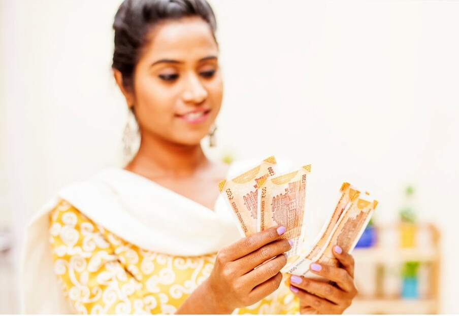 हे पैसे वाचवण्यासोबतच तुम्ही गुंतवणूक करण्यासाठी आर्थिक सल्लागाराची मदत घेऊ शकता.