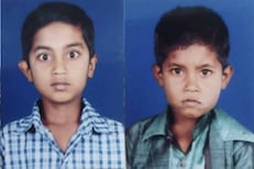 डोळ्यात देखत लहान भाऊ पाण्यात बुडत होता,  मोठ्याने मागे पुढे पाहिलं नाही आणि...