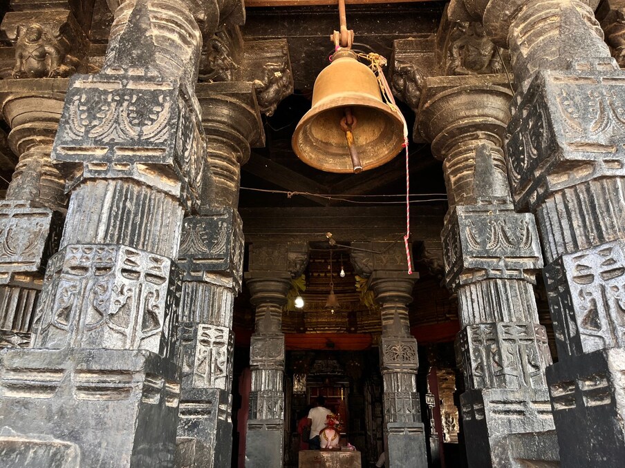 संध्याकाळच्या सुमारास देखील या ठिकाणी मोठ्या आरतीचे आयोजन केले जाते. आरतीसाठी अनेक भाविक मंदिरात आवर्जून येत असतात.