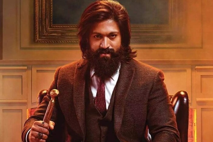 KGF  या चित्रपटाची प्रेक्षकांमध्ये प्रचंड क्रेझ आहे. या सिनेमाचे दोन्ही भाग प्रेक्षकांनी अक्षरशः डोक्यावर घेतले तसेच बॉक्स ऑफिसवर सुद्धा या चित्रपटाने तुफान कमाई केली. 