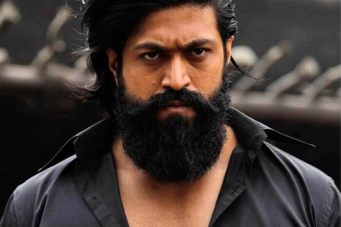 KGF चित्रपटात रॉकी भाई ही भूमिका दाक्षिणात्य सुपरस्टार यशाने साकारली आहे. त्याचं संपूर्ण भारतात प्रचंड प्रमाणात फॅन फॉलोईंग आहे. 