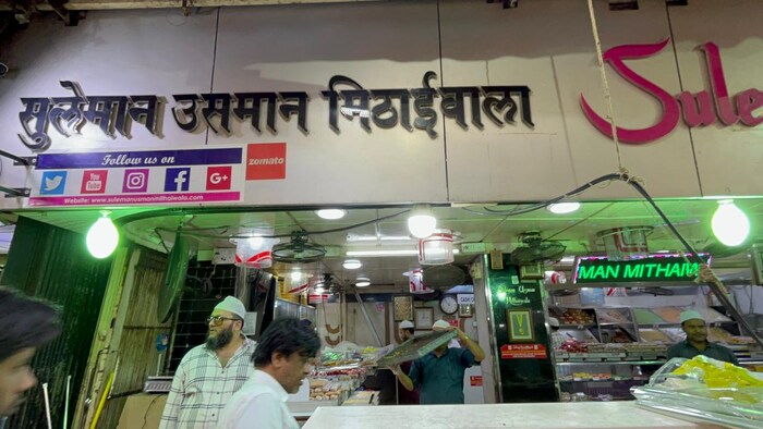 मोहम्मद अली रोड भागातील सुलेमान उसमान मिठाईवाला हे दुकान देखील चांगलेच फेमस आहे. 