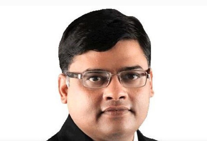 सय्यद सबाहत अजीम- त्यांनी २०२० मध्ये आयएएस परीक्षा उत्तीर्ण केली. काही वर्षे आयएएस अधिकारी म्हणून काम केल्यानंतर सय्यद यांनी नोकरी सोडली आणि ग्लोकल हेल्थकेअर सिस्टम्स नावाची कंपनी सुरू केली. सय्यद यांच्याकडे डॉक्टरेट पदवी आहे, ज्यामुळे त्यांना हा व्यवसाय सुरू करण्यास मदत झाली.