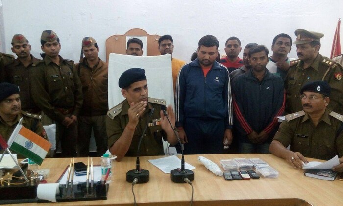 प्रयागराजचे उमेश पाल खून प्रकरण चर्चेत आहे. या खून प्रकरणात अतिक अहमद आणि त्याच्या कुटुंबीयांची नावे जोडली गेली आहेत. उमेश पाल खून प्रकरणाशी संबंधित दोन आरोपींचे एन्काउंटर झाले असून, उर्वरित आरोपींचा शोध सुरू आहे. जीआरपीमध्ये डीआयजी म्हणून तैनात असलेल्या अनंत देव यांच्याकडे एसटीएफचा अतिरिक्त कार्यभार देण्यात आला आहे. त्यांना नवीन जबाबदारी देण्याचे अनेक अर्थ काढले जात आहेत.