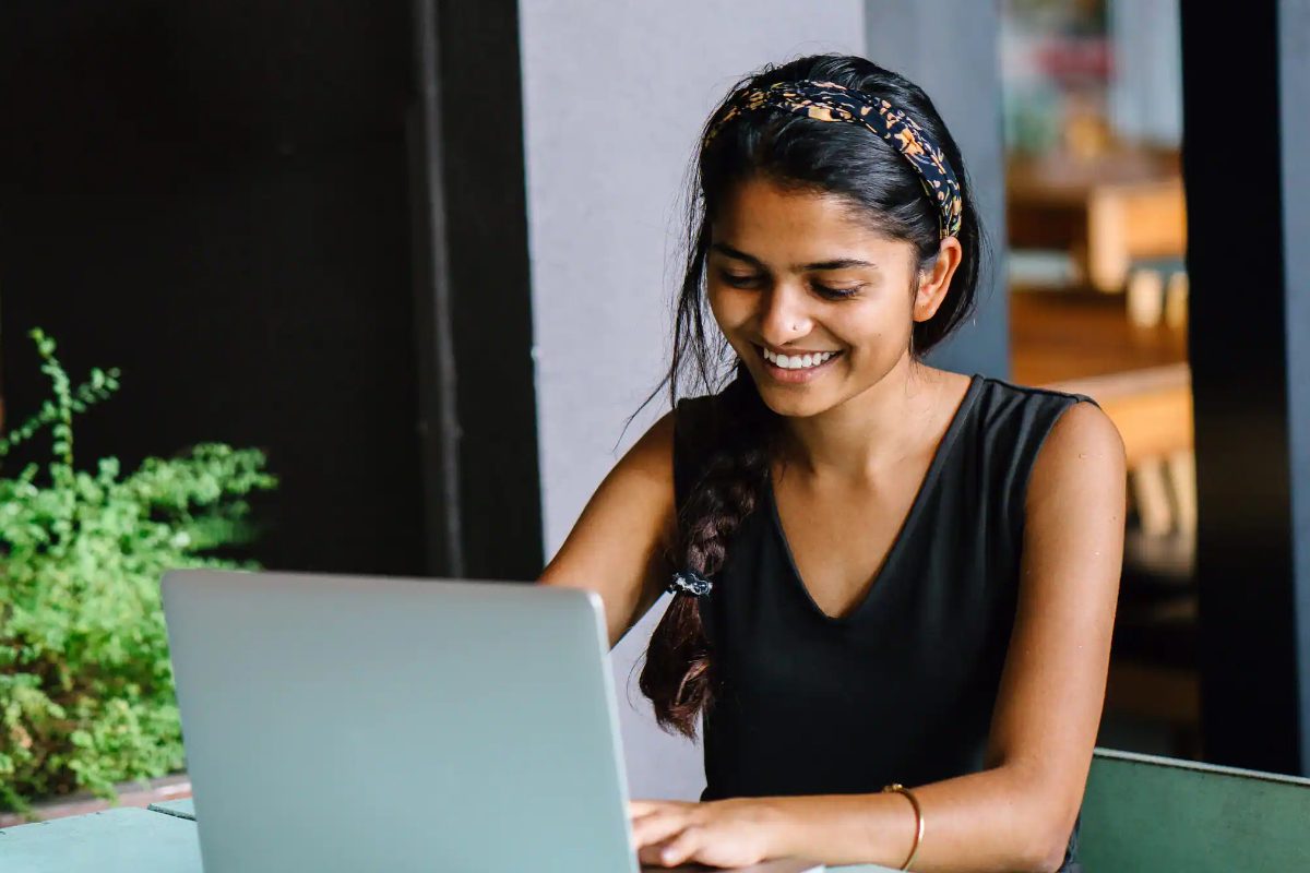 फ्रेशर्स उमेदवारांसाठी मोठी खूशखबर! 'ही' मोठी IT कंपनी येत्या वर्षी 15,000 जणांना देणार नोकरी