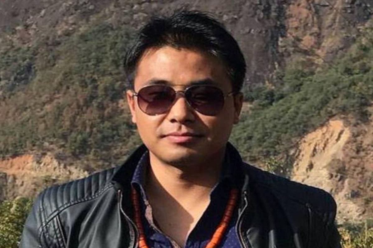 मणिपूरमध्ये मिरॅकल मॅन म्हणून प्रसिद्ध असलेले, IAS अधिकारी आर्मस्ट्राँग पाम यांनी 2012 मध्ये राज्यात 100 किमी लांबीचा रस्ता बांधला आणि हा, सरकारच्या कोणत्याही मदतीशिवाय प्रसिद्धीचा पहिला दावा केला.