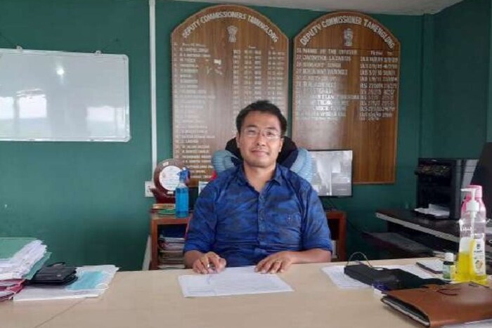 तेव्हापासून, आर्मस्ट्राँग त्याच्या अनेक उपक्रमांमध्ये व्यस्त राहिले, अलीकडेच त्यांनी पाचवी ते दहावी इयत्तेतील 10 विद्यार्थ्यांना दर आठवड्याला जेवणासाठी आमंत्रित करण्याचा निर्णय घेतला आणि त्यांना एका IAS अधिकाऱ्याच्या जीवनाची झलक दाखवली. जिल्ह्यातील अनेक शाळांमधून विद्यार्थ्यांची निवड केली जाते.