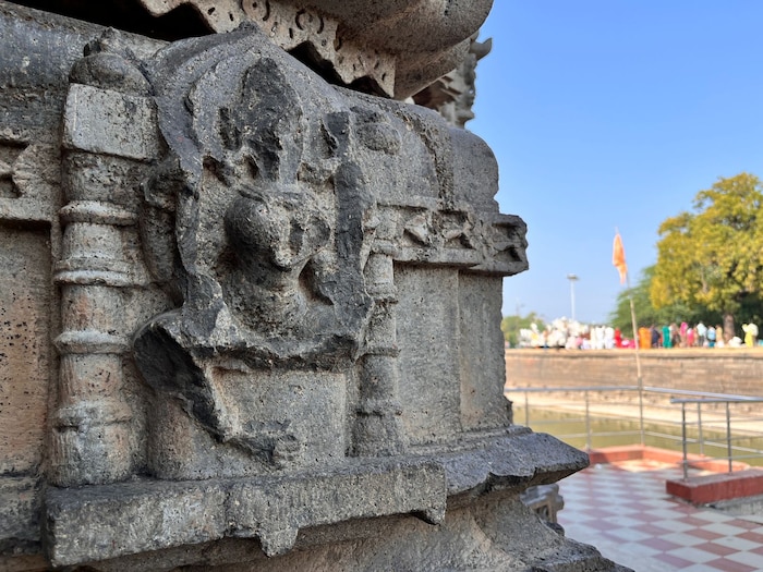  कंकालेश्वर मंदिराच्या दर्शनासाठी कुठलंही बुकिंग अथवा तिकीट नाही. मंदिरामध्ये रोज प्रसाद असतो तर महाशिवरात्री, श्रावण महिन्यात महोत्सवासह महाप्रसाद केला जातो.