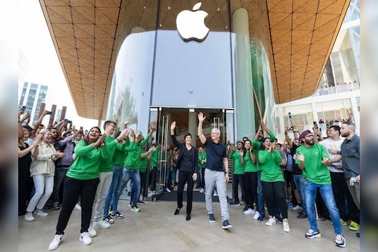 Apple Store मधील कर्मचाऱ्यांची सॅलरी किती असते माहितीये? 