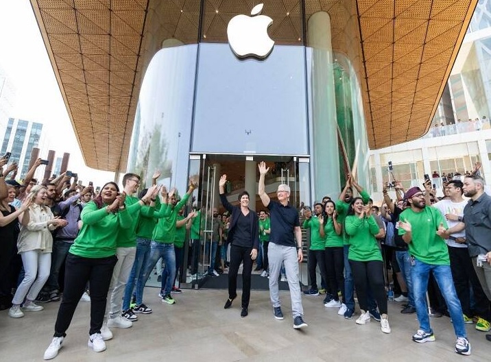 Apple Store मधील कर्मचाऱ्यांची सॅलरी किती असते माहितीये?