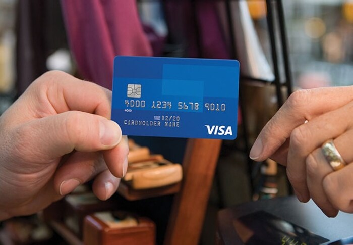 मास्टरकार्डचेही तीन प्रकार आहेत. World Debit MasterCard, Standard Debit Card, Enhanced Debit Card. तुम्ही बँकेत खातं उघडलं तर तुम्हाला Standard Debit Card मिळतं. 