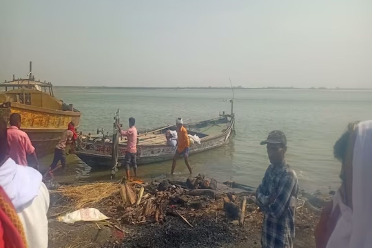 वडिलांचा मृतदेह पाहून पळून गेला मुलगा