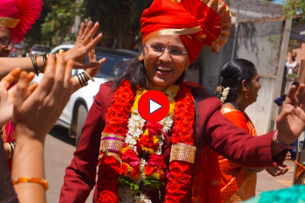 MPSC RFO Exam : दिवगंत वडिलांचं स्वप्न पूर्ण! आईच्या कष्टाचं चीज करत मोना राज्यात तिसरी, पाहा Video