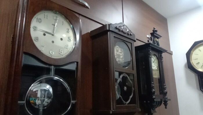 जगभरातील कोणतंही जुनं घड्याळ मी दुरुस्त करू शकतो, असा विश्वास दांडेकर यांनी यावेळी व्यक्त केला. 