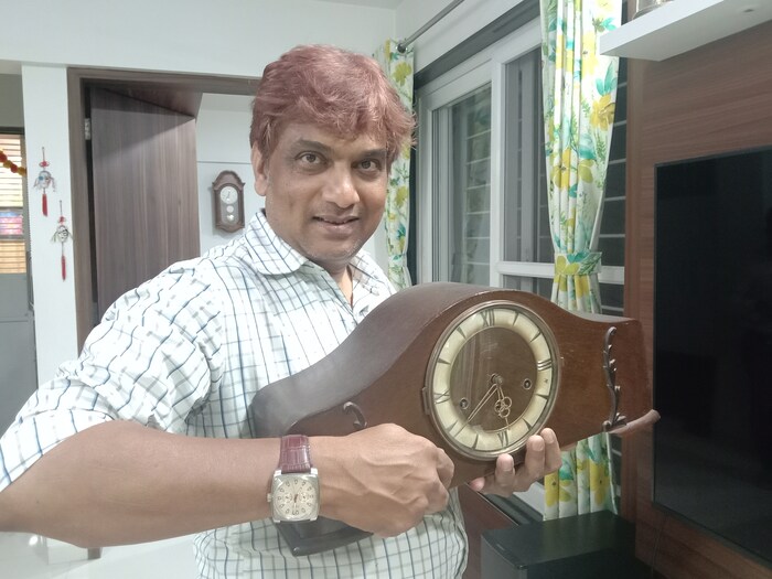   गौतम दांडेकर हे 100 वर्षांहून अधिक जुने घड्याळे दुरुस्त देखील करतात आणि त्यांच्याकडे तब्बल साडेसहाशे जुन्या घड्याळांचे कलेक्शन आहे.