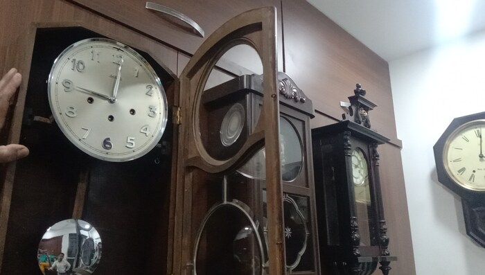  ही घड्याळे तर त्यावेळेस अतिशय टिकाऊ म्हणून प्रसिद्ध तर असायचे. मात्र, अजूनही ती चालत आहेत याबद्दल अनेकांना विश्वास बसणार नाही