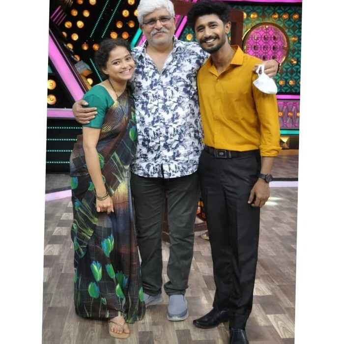 या फोटोमुळे अभिनेत्री त्याला डेट करतेय का असा प्रश्न चाहत्यांना पडला आहे. 