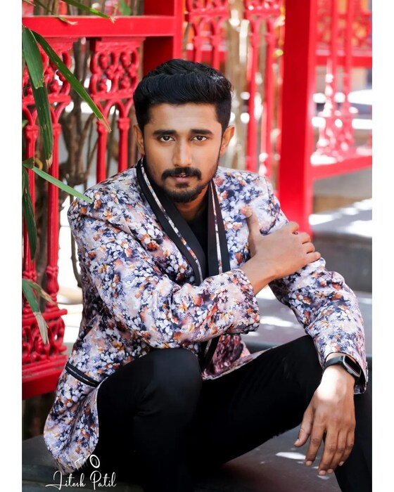  निमिष कुलकर्णी हा 'सहकुटुंब सहपरिवार' आणि 'महाराष्ट्राची हास्यजत्रा' या मालिकांमधून प्रेक्षकांचं मनोरंजन करत आहे. 
